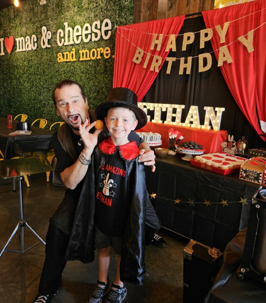 hire-party-magician-south-florida-all-ages-party (2) (1)